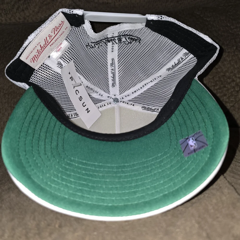 Mitchell & Ness Bulls vs Lakers White Champions Cap